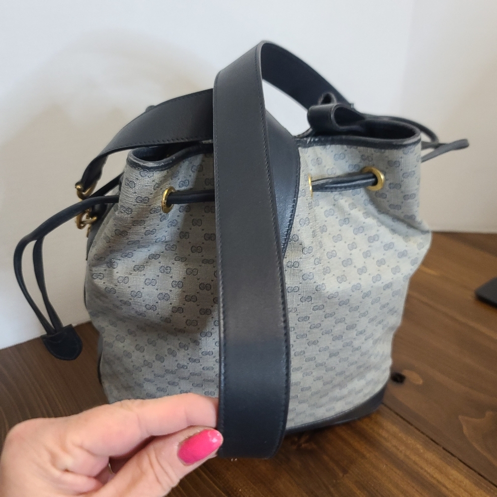 Gucci Vintage Navy GG Bucket Crossbody - Picture 11 of 16